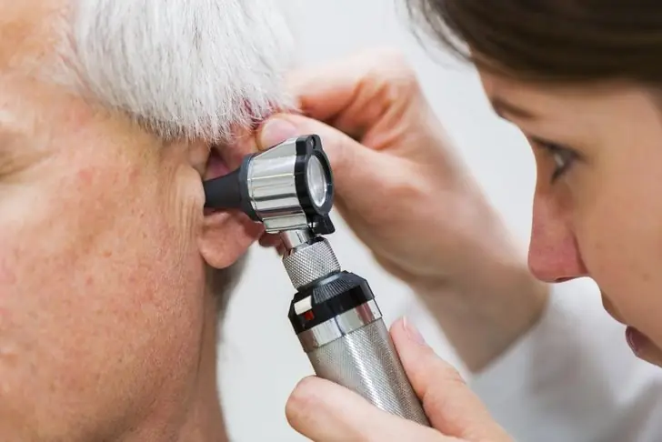 ear-cleaning-3