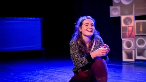 “Roadside:” New Theatre Show Gives Vandwellers a Much-Needed Voice
